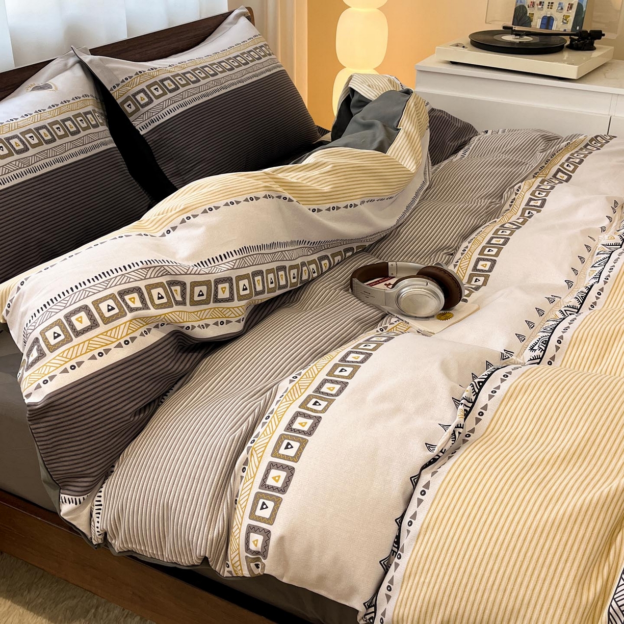 91家纺网 家纺一手货源 找家纺 涵宸家纺 2025新款加厚全棉磨毛印花四件套--罗马系列 场景二 D西尔