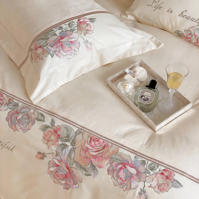 91家纺网 家纺一手货源 找家纺 （总）初拾 2025新款100s全棉纯棉小法式刺绣四件套-杜乐丽花园