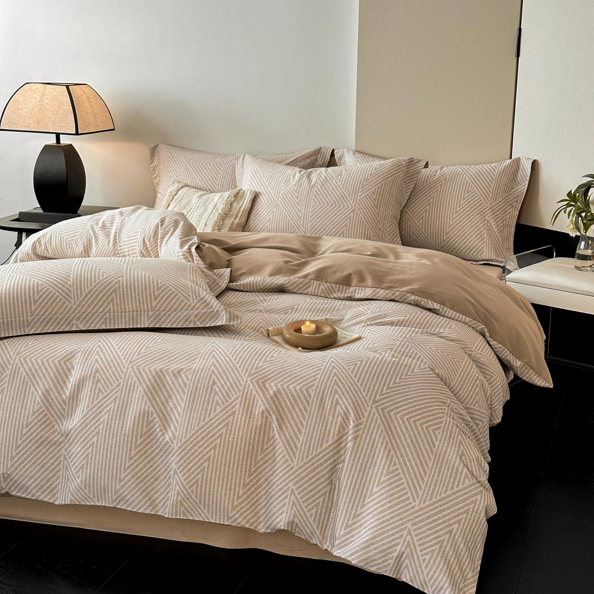 91家纺网 家纺一手货源 找家纺 涵宸家纺 2025新款加厚全棉磨毛印花四件套--罗马系列 场景二 D卢卡斯