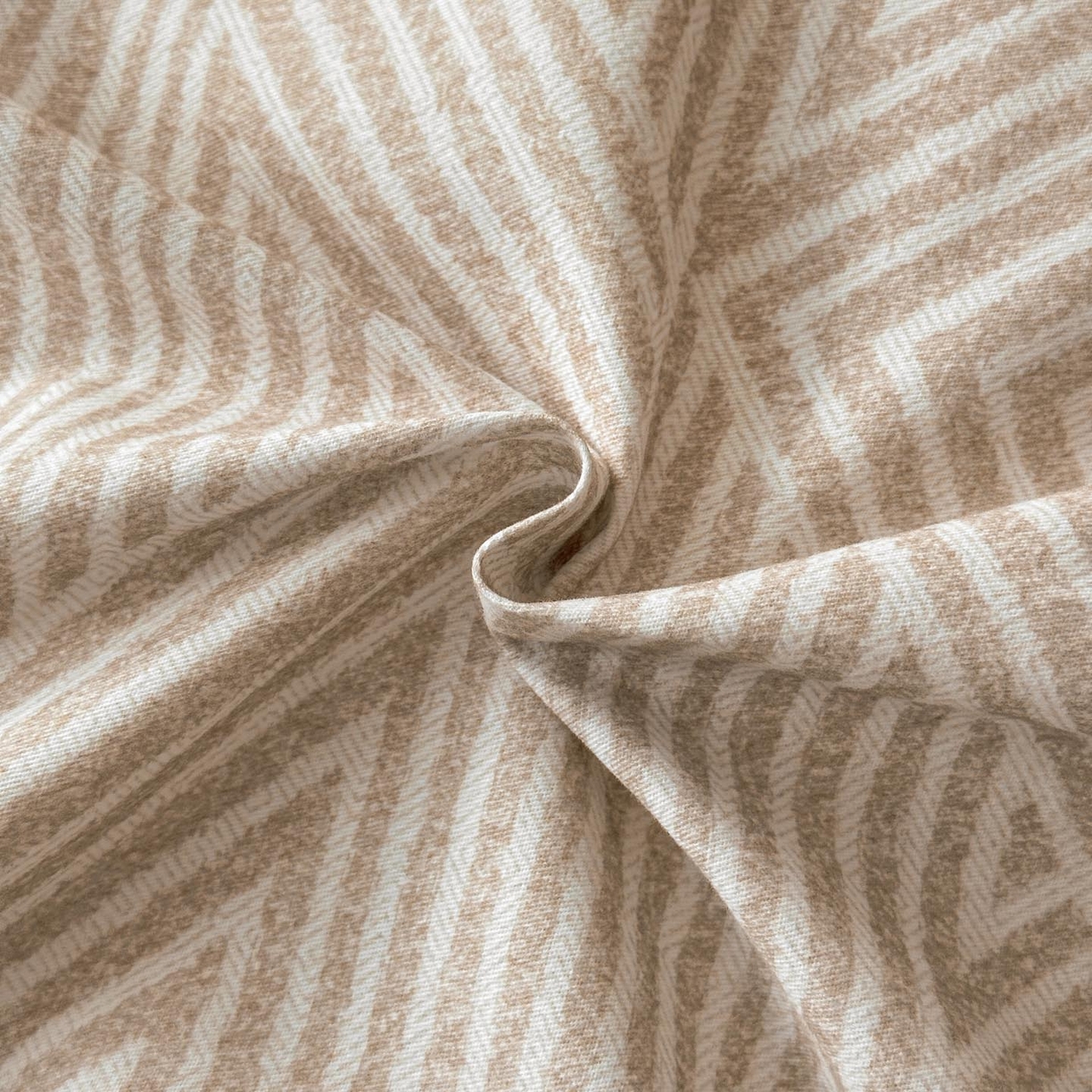 91家纺网 家纺一手货源 找家纺 涵宸家纺 2025新款加厚全棉磨毛印花四件套--罗马系列 场景二 D卢卡斯