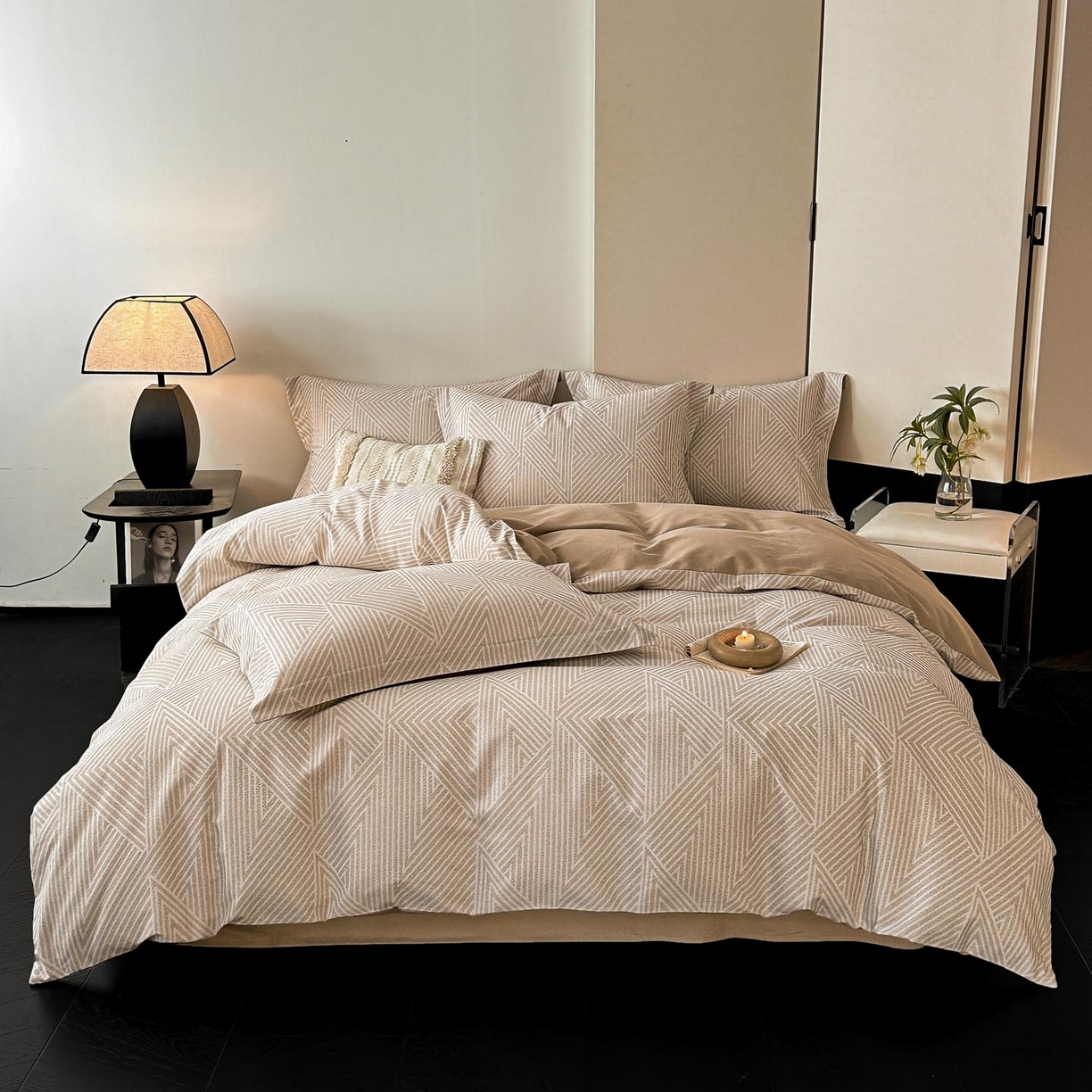 91家纺网 家纺一手货源 找家纺 涵宸家纺 2025新款加厚全棉磨毛印花四件套--罗马系列 场景二 D卢卡斯