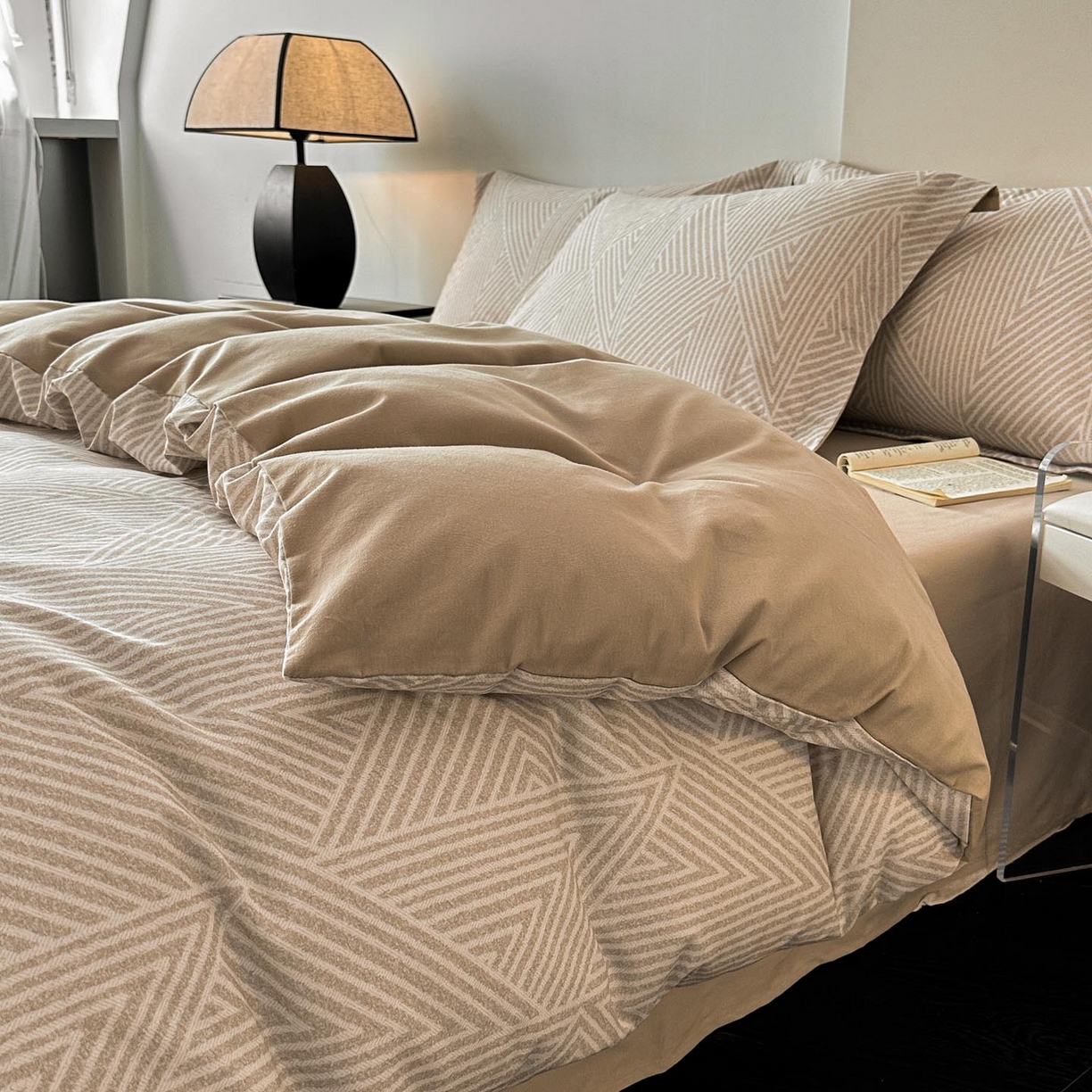 91家纺网 家纺一手货源 找家纺 涵宸家纺 2025新款加厚全棉磨毛印花四件套--罗马系列 场景二 D卢卡斯