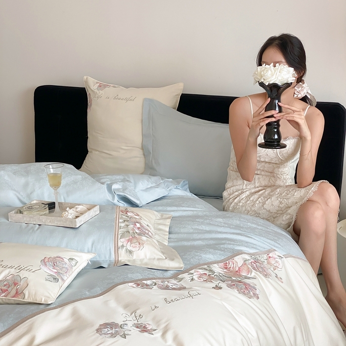 91家纺网 家纺一手货源 找家纺 （总）初拾 2025新款100s全棉纯棉小法式刺绣四件套-杜乐丽花园