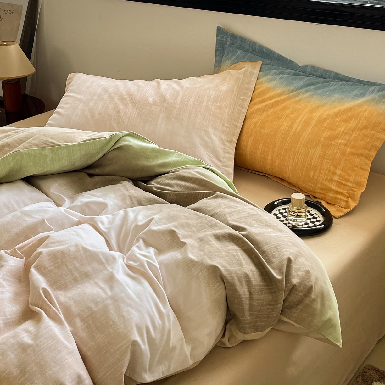 91家纺网 家纺一手货源 找家纺 涵宸家纺 2025新款加厚全棉磨毛印花四件套--罗马系列 场景二 D妙染