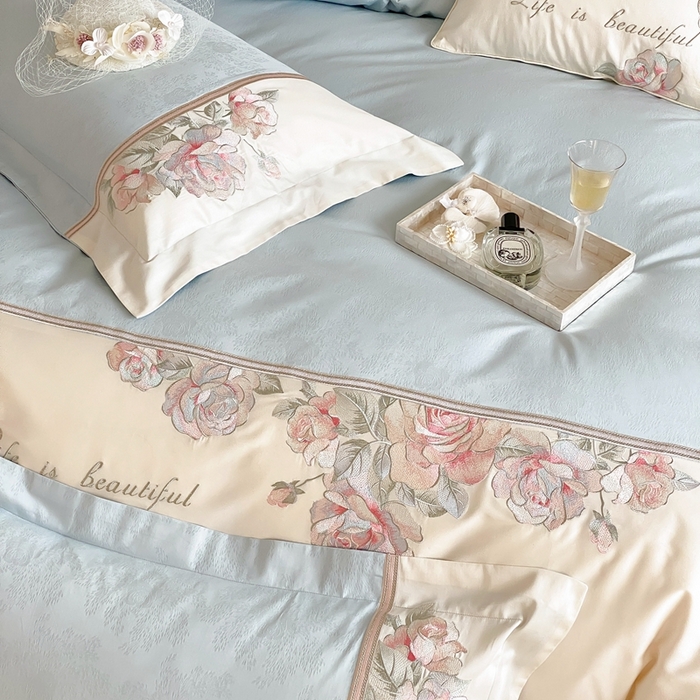 91家纺网 家纺一手货源 找家纺 初拾 2025新款100s全棉纯棉小法式刺绣四件套-杜乐丽花园 杜乐丽花园-晴天蓝