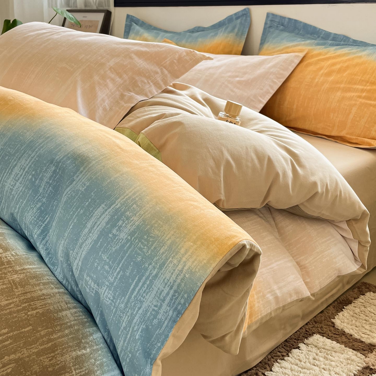 91家纺网 家纺一手货源 找家纺 涵宸家纺 2025新款加厚全棉磨毛印花四件套--罗马系列 场景二 D妙染