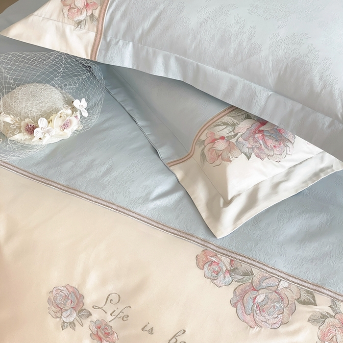 91家纺网 家纺一手货源 找家纺 初拾 2025新款100s全棉纯棉小法式刺绣四件套-杜乐丽花园 杜乐丽花园-晴天蓝