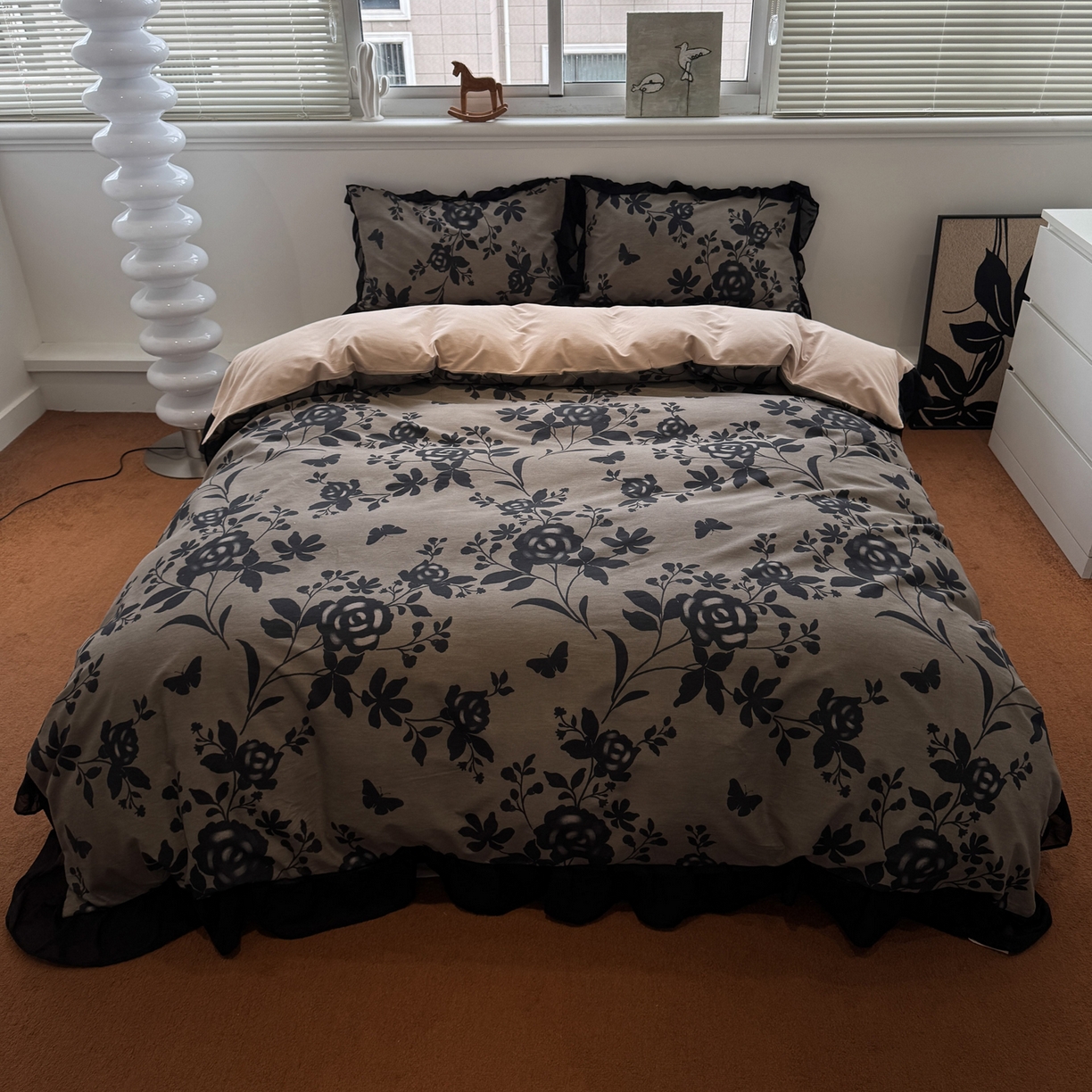 91家纺网 家纺一手货源 找家纺 雅居纺家纺 2025新款全棉纯棉赫本风磨毛蕾丝花边四件套-风格二 水墨玫瑰