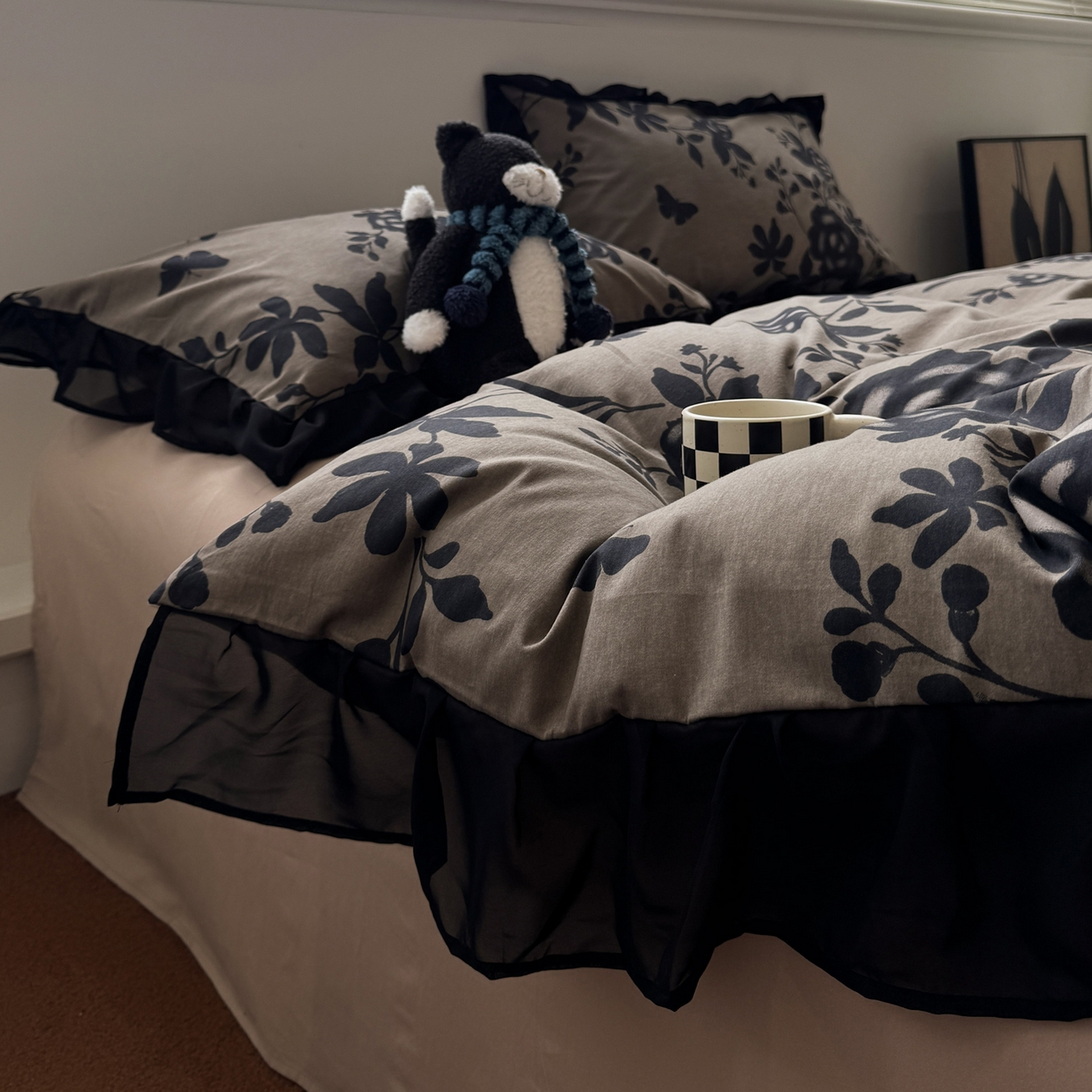 91家纺网 家纺一手货源 找家纺 雅居纺家纺 2025新款全棉纯棉赫本风磨毛蕾丝花边四件套-风格二 水墨玫瑰