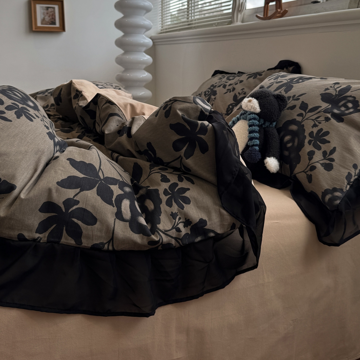 91家纺网 家纺一手货源 找家纺 雅居纺家纺 2025新款全棉纯棉赫本风磨毛蕾丝花边四件套-风格二 水墨玫瑰