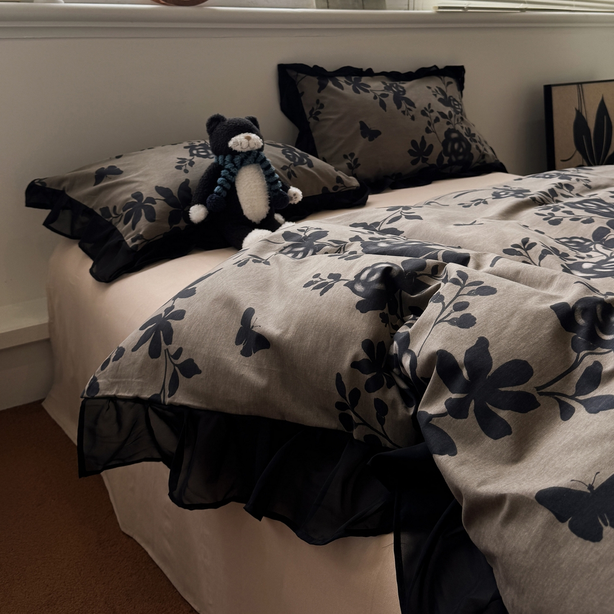 91家纺网 家纺一手货源 找家纺 雅居纺家纺 2025新款全棉纯棉赫本风磨毛蕾丝花边四件套-风格二 水墨玫瑰