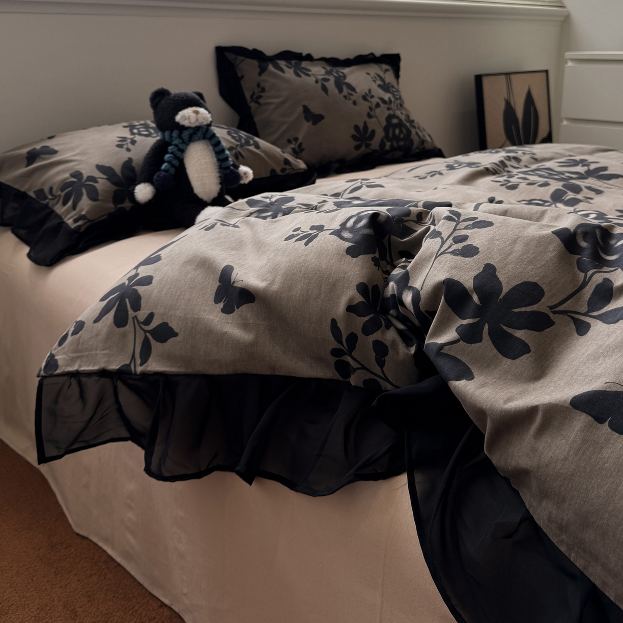 91家纺网 家纺一手货源 找家纺 雅居纺家纺 2025新款全棉纯棉赫本风磨毛蕾丝花边四件套-风格二 水墨玫瑰