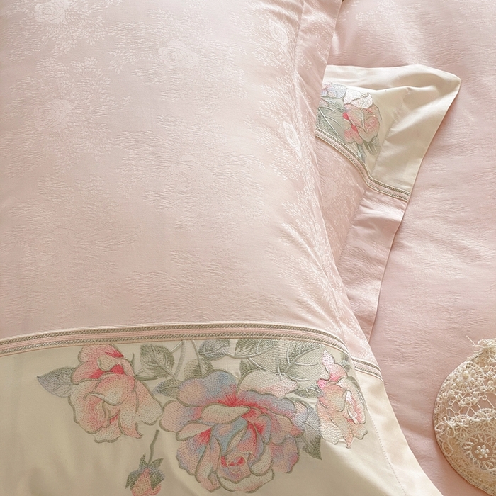 91家纺网 家纺一手货源 找家纺 初拾 2025新款100s全棉纯棉小法式刺绣四件套-杜乐丽花园 杜乐丽花园-邂逅粉