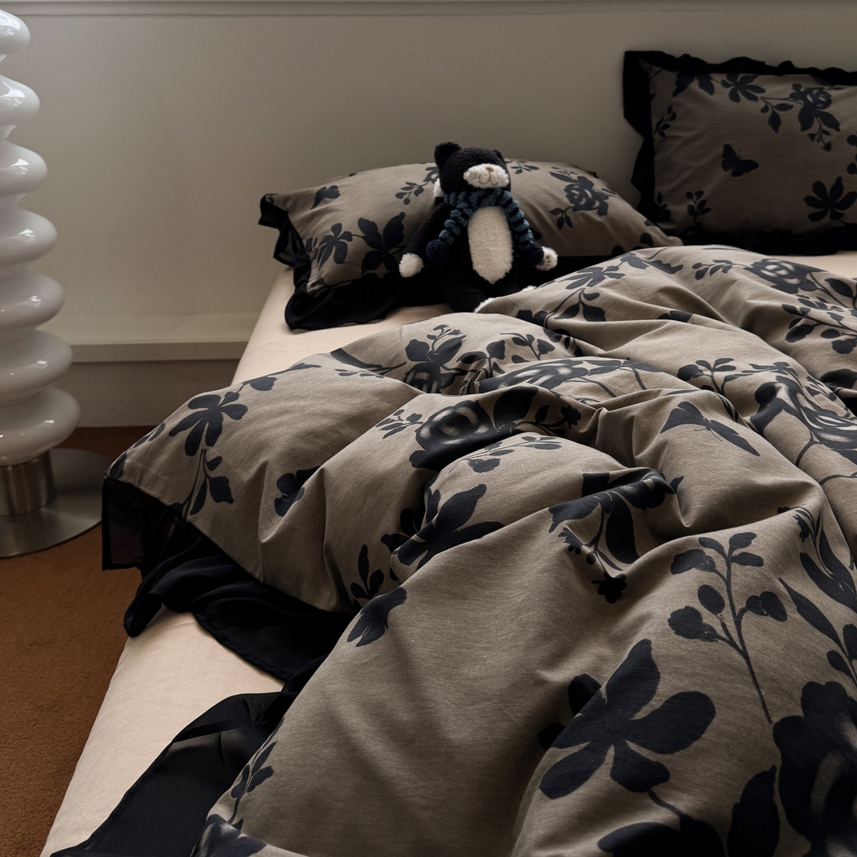 91家纺网 家纺一手货源 找家纺 雅居纺家纺 2025新款全棉纯棉赫本风磨毛蕾丝花边四件套-风格二 水墨玫瑰