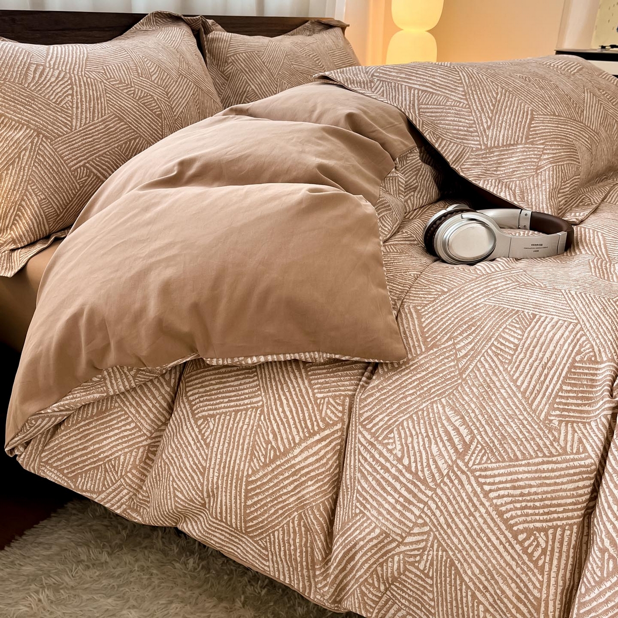 91家纺网 家纺一手货源 找家纺 涵宸家纺 2025新款加厚全棉磨毛印花四件套--罗马系列 场景二 D泽无声