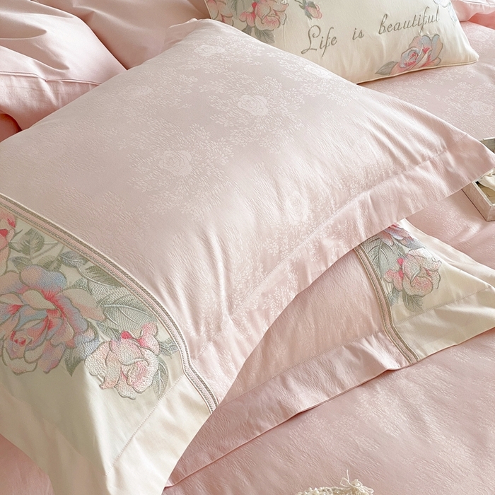 91家纺网 家纺一手货源 找家纺 初拾 2025新款100s全棉纯棉小法式刺绣四件套-杜乐丽花园 杜乐丽花园-邂逅粉