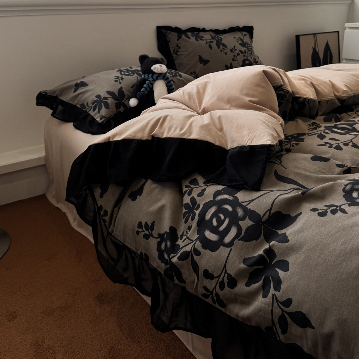 91家纺网 家纺一手货源 找家纺 雅居纺家纺 2025新款全棉纯棉赫本风磨毛蕾丝花边四件套-风格二 水墨玫瑰