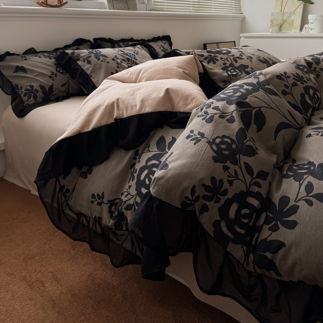 91家纺网 家纺一手货源 找家纺 雅居纺家纺 2025新款全棉纯棉赫本风磨毛蕾丝花边四件套-风格二 水墨玫瑰