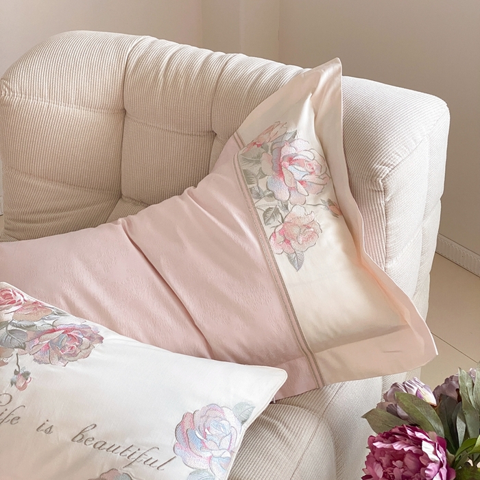 91家纺网 家纺一手货源 找家纺 初拾 2025新款100s全棉纯棉小法式刺绣四件套-杜乐丽花园 杜乐丽花园-邂逅粉