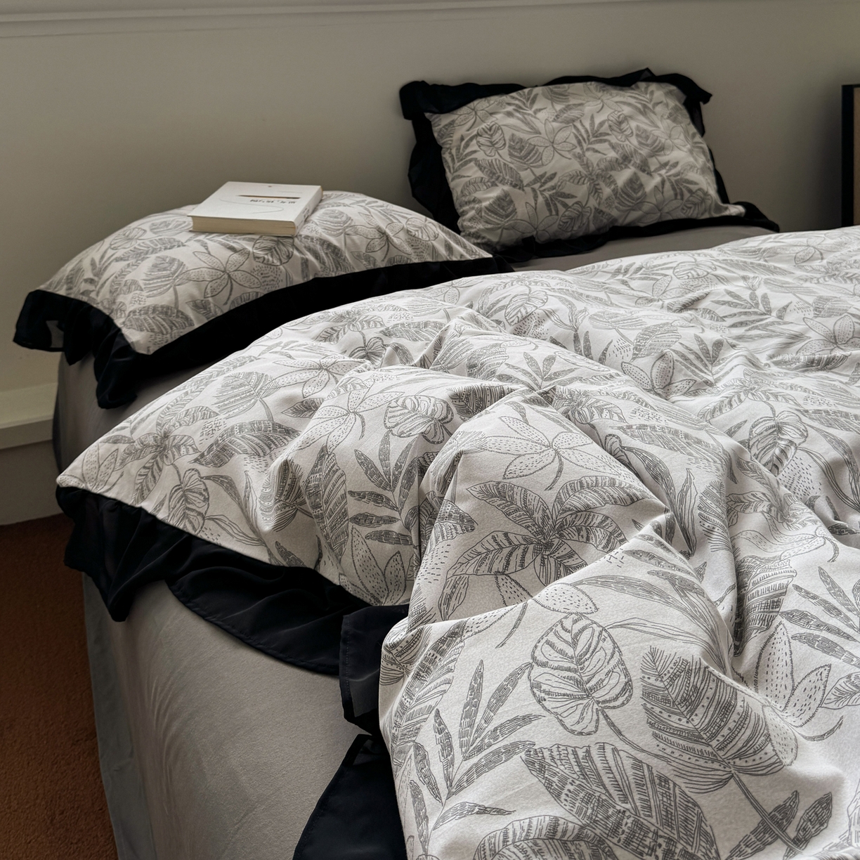 91家纺网 家纺一手货源 找家纺 雅居纺家纺 2025新款全棉纯棉赫本风磨毛蕾丝花边四件套-风格二 叶叶情怀