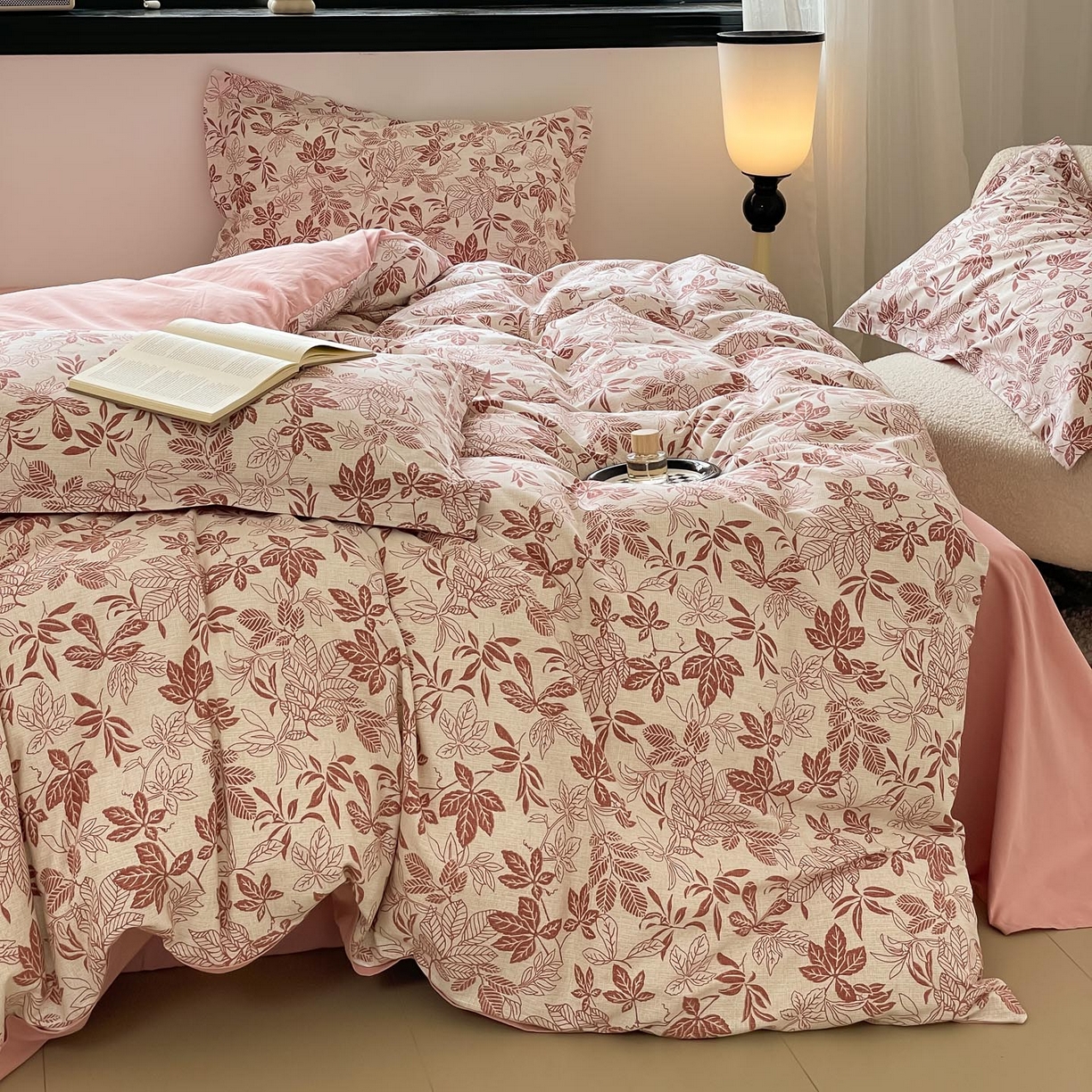 91家纺网 家纺一手货源 找家纺 涵宸家纺 2025新款加厚全棉磨毛印花四件套--罗马系列 场景二 F初春