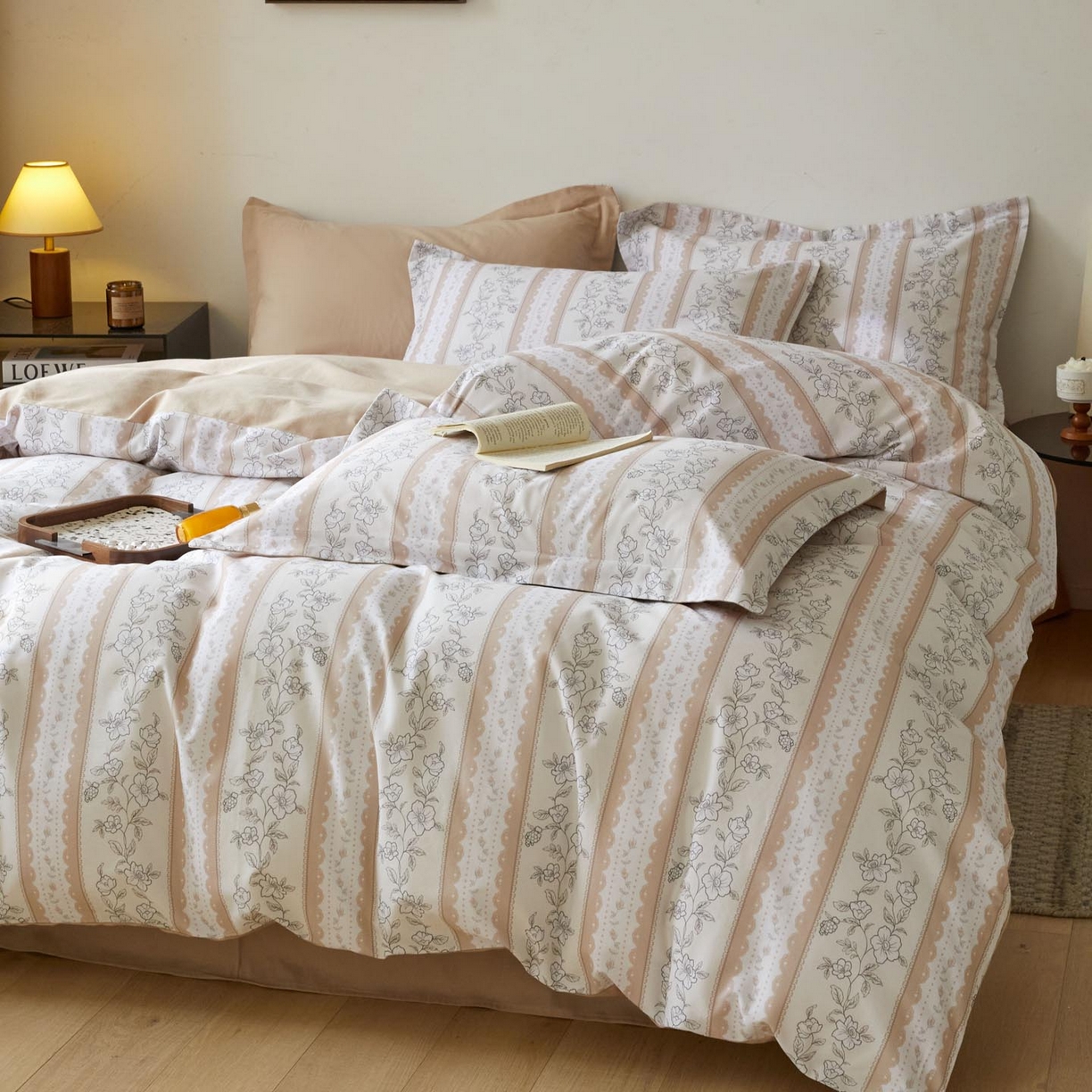 91家纺网 家纺一手货源 找家纺 涵宸家纺 2025新款加厚全棉磨毛印花四件套--罗马系列 场景二 F春晴