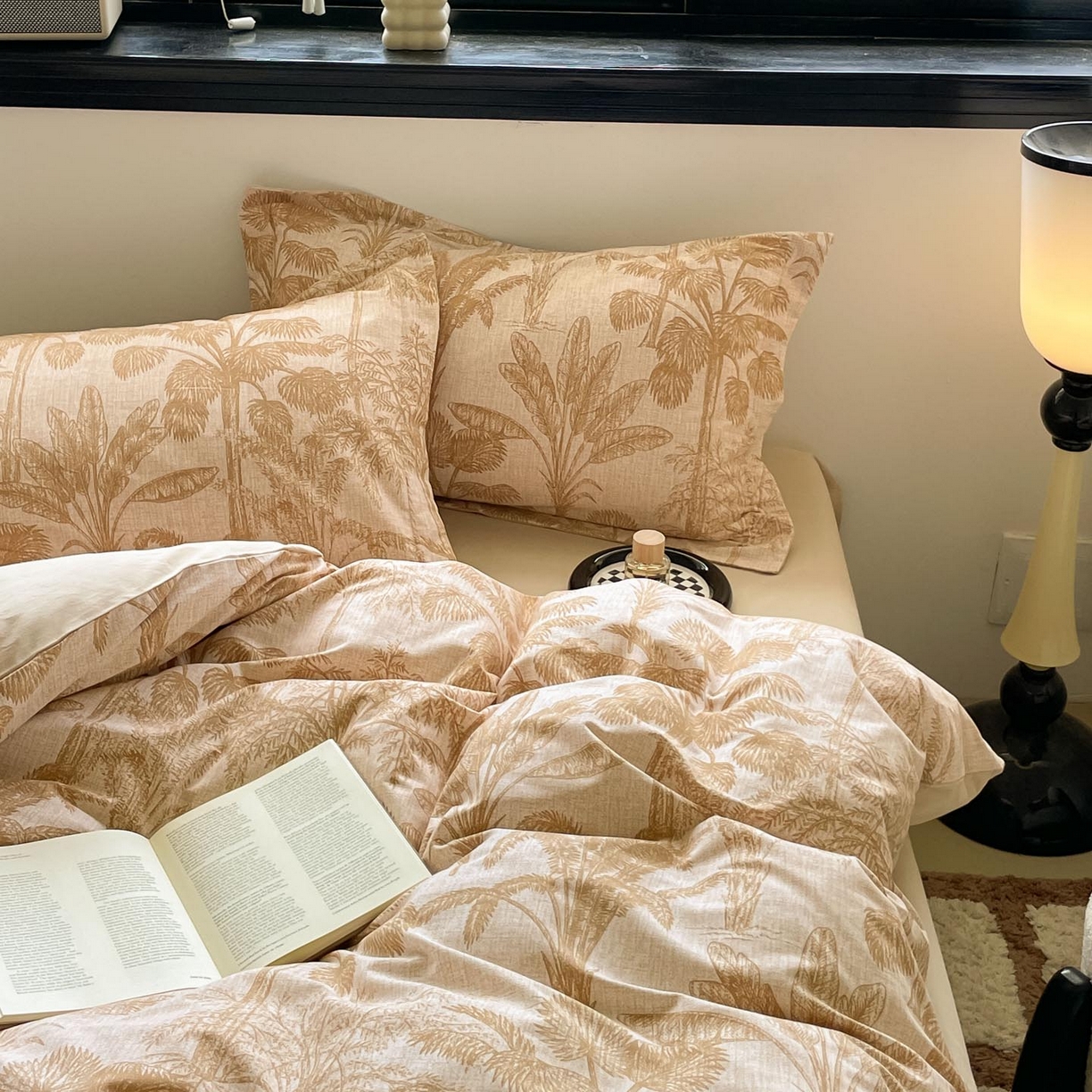 91家纺网 家纺一手货源 找家纺 涵宸家纺 2025新款加厚全棉磨毛印花四件套--罗马系列 场景二 F春序