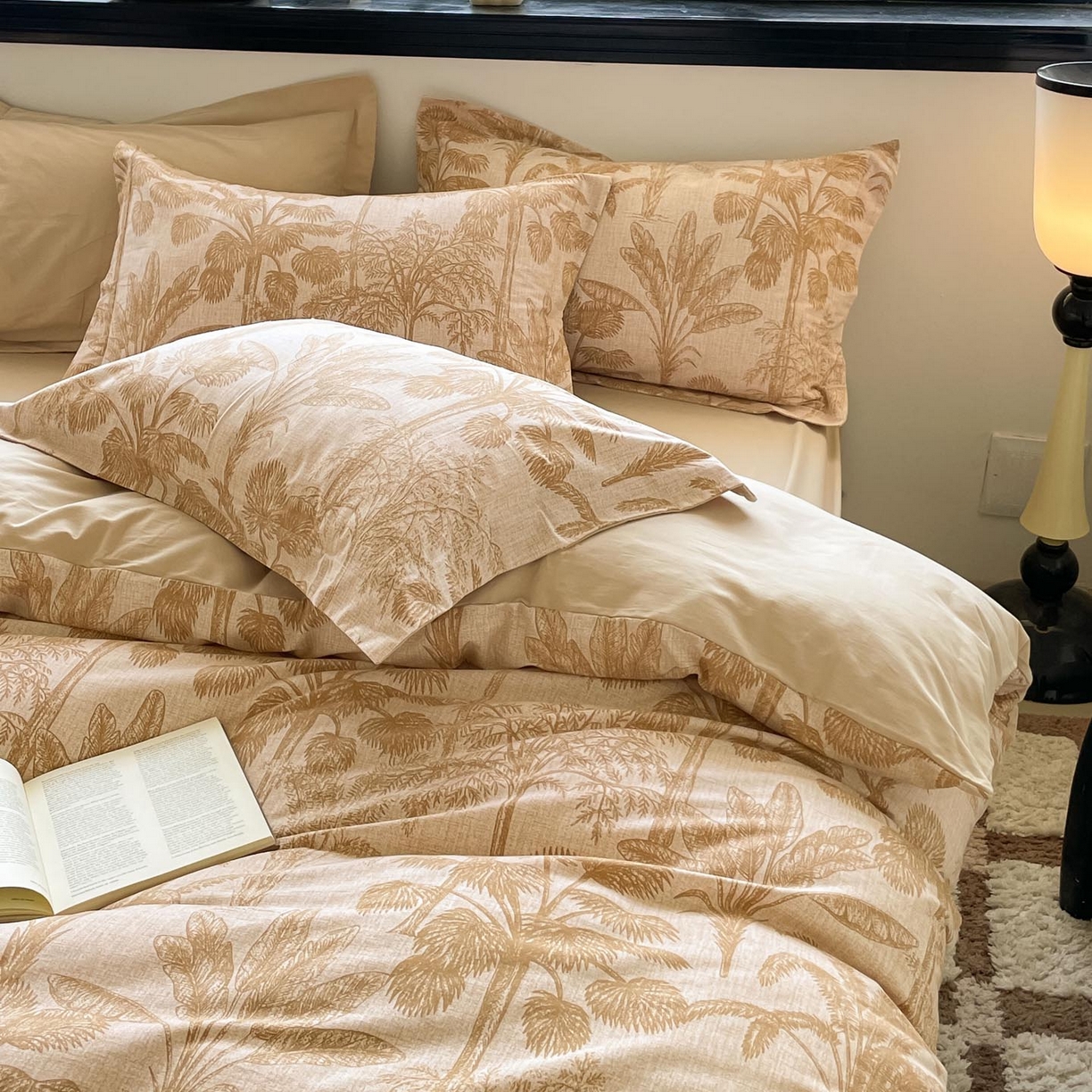 91家纺网 家纺一手货源 找家纺 涵宸家纺 2025新款加厚全棉磨毛印花四件套--罗马系列 场景二 F春序