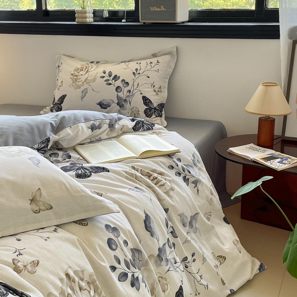 91家纺网 家纺一手货源 找家纺 涵宸家纺 2025新款加厚全棉磨毛印花四件套--罗马系列 场景二 F蝶恋花