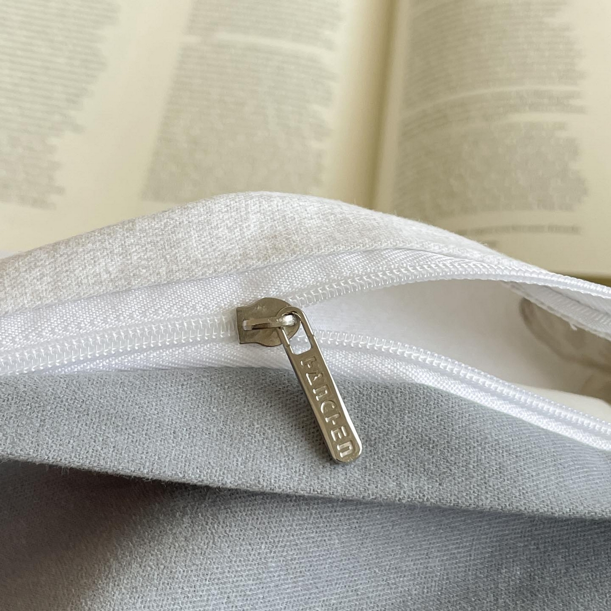 91家纺网 家纺一手货源 找家纺 涵宸家纺 2025新款加厚全棉磨毛印花四件套--罗马系列 场景二 F蝶恋花