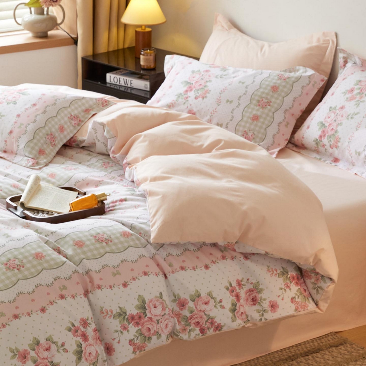 91家纺网 家纺一手货源 找家纺 涵宸家纺 2025新款加厚全棉磨毛印花四件套--罗马系列 场景二 F多萝西