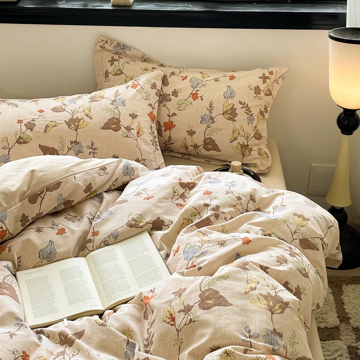 91家纺网 家纺一手货源 找家纺 涵宸家纺 2025新款加厚全棉磨毛印花四件套--罗马系列 场景二 F浮影