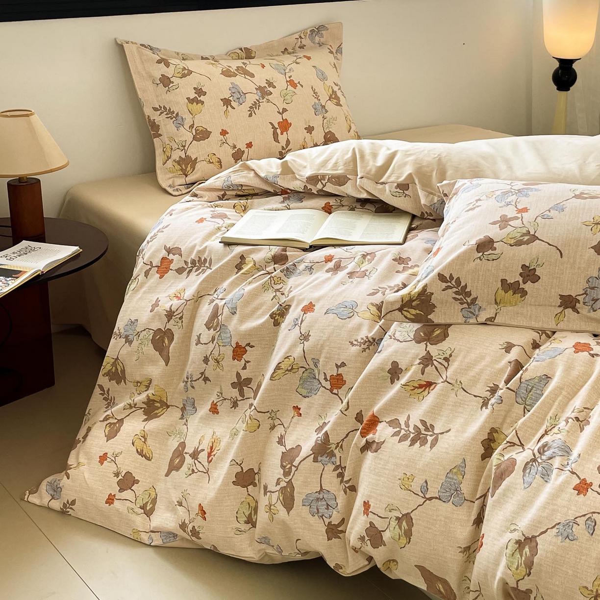 91家纺网 家纺一手货源 找家纺 涵宸家纺 2025新款加厚全棉磨毛印花四件套--罗马系列 场景二 F浮影