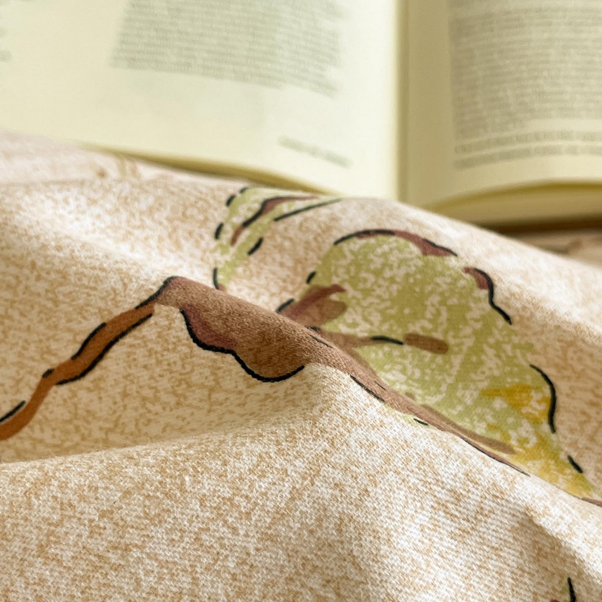 91家纺网 家纺一手货源 找家纺 涵宸家纺 2025新款加厚全棉磨毛印花四件套--罗马系列 场景二 F浮影