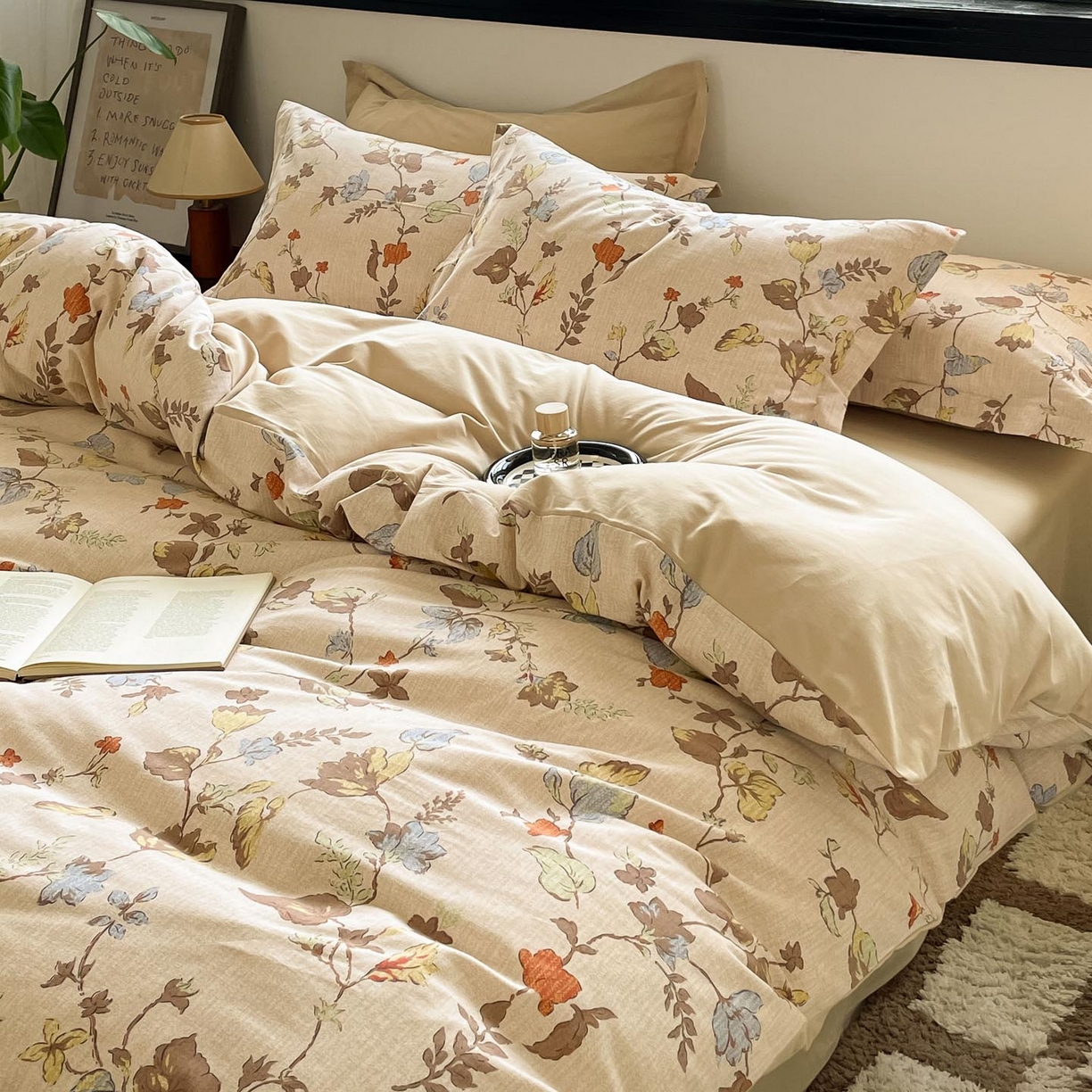 91家纺网 家纺一手货源 找家纺 涵宸家纺 2025新款加厚全棉磨毛印花四件套--罗马系列 场景二 F浮影