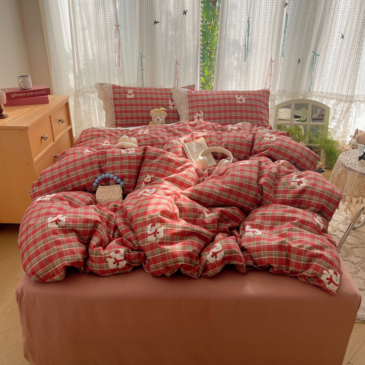 91家纺网 家纺一手货源 找家纺 雅居纺家纺 2025新款全棉纯棉韩版花边磨毛四件套 花边红色小狗