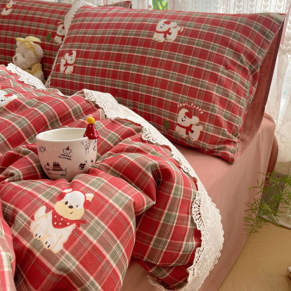 91家纺网 家纺一手货源 找家纺 雅居纺家纺 2025新款全棉纯棉韩版花边磨毛四件套 花边红色小狗