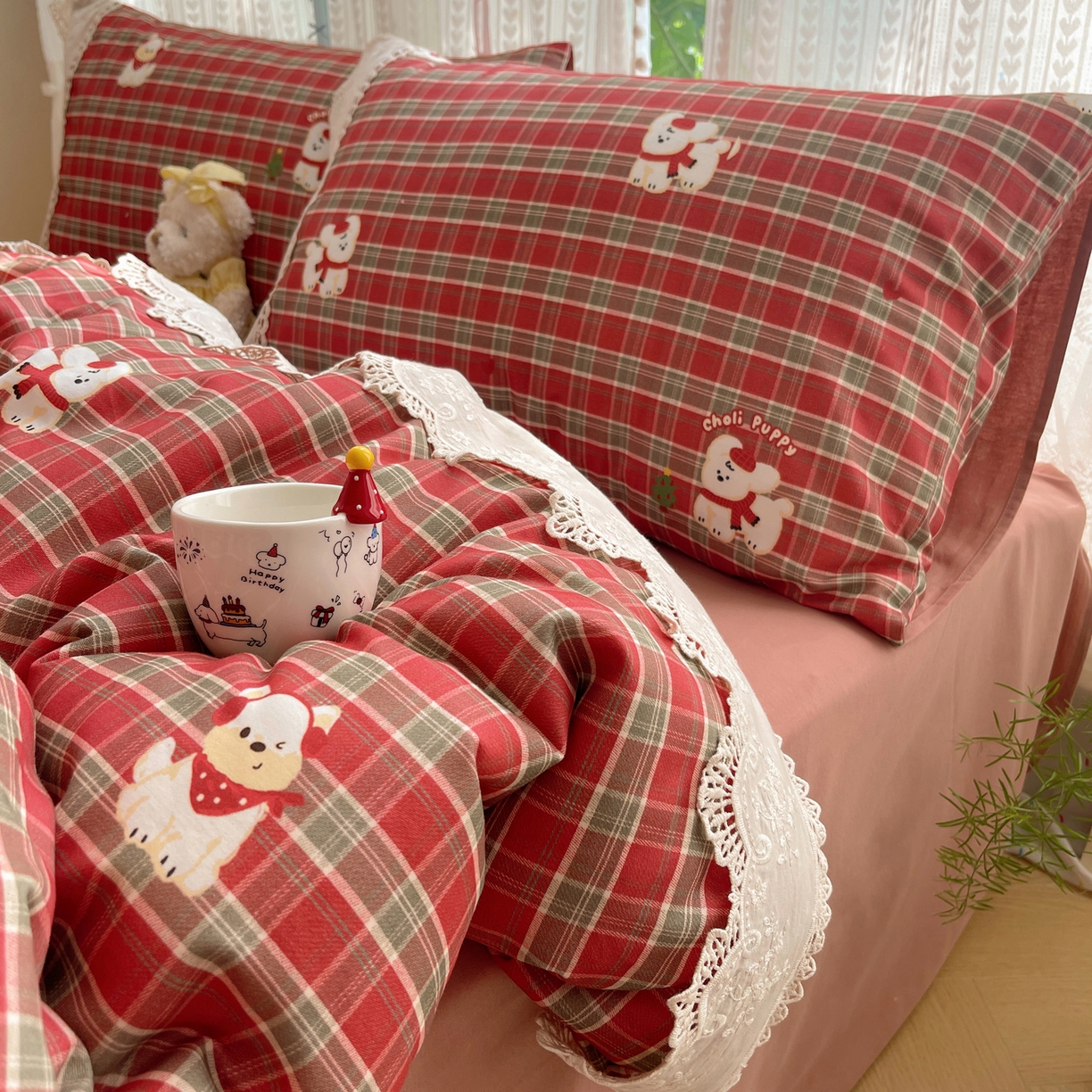 91家纺网 家纺一手货源 找家纺 雅居纺家纺 2025新款全棉纯棉韩版花边磨毛四件套 花边红色小狗