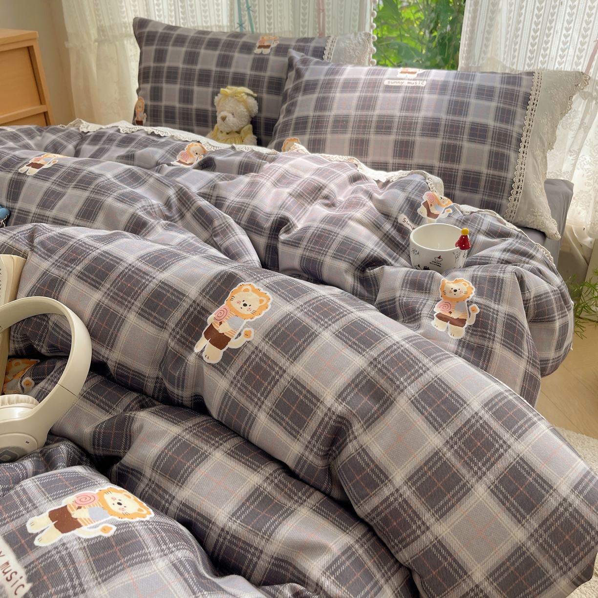 雅居纺家纺 2025新款全棉纯棉韩版花边磨毛四件套 花边浅灰小狮子