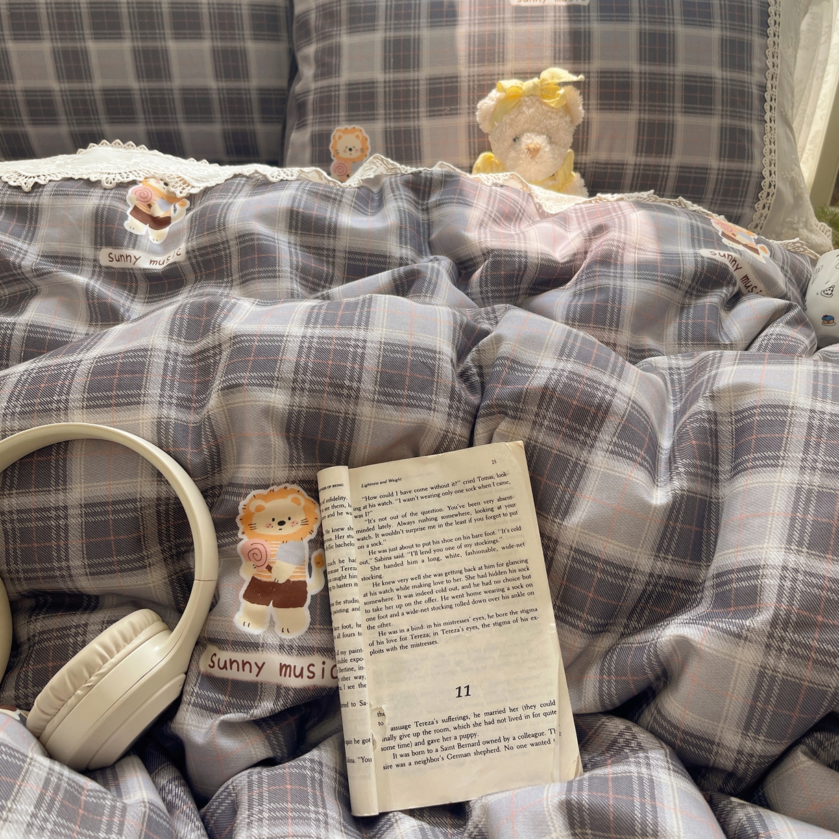 91家纺网 家纺一手货源 找家纺 雅居纺家纺 2025新款全棉纯棉韩版花边磨毛四件套 花边浅灰小狮子