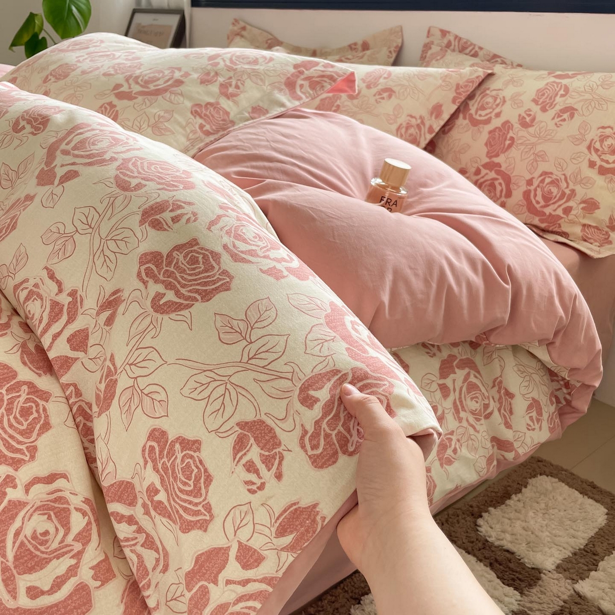 91家纺网 家纺一手货源 找家纺 涵宸家纺 2025新款加厚全棉磨毛印花四件套--罗马系列 场景二 F花束