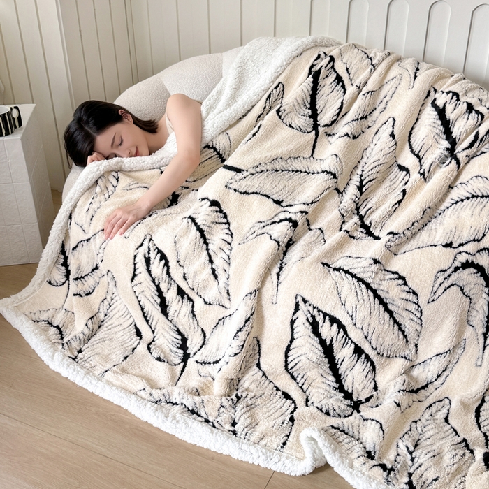 91家纺网 家纺一手货源 找家纺 （总）丹本家纺 2025新款双层阳离子叶子提花塔芙绒羊羔绒跨境双层毛毯盖毯毯子