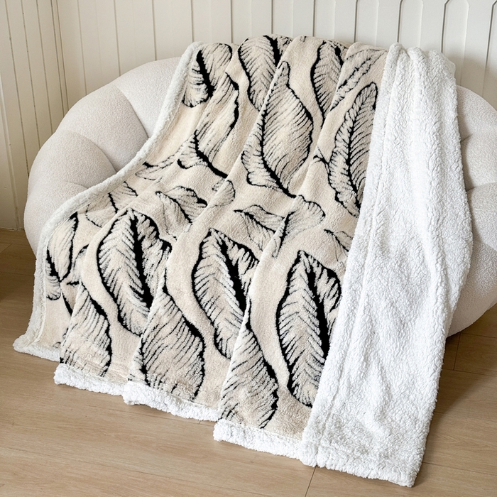 91家纺网 家纺一手货源 找家纺 （总）丹本家纺 2025新款双层阳离子叶子提花塔芙绒羊羔绒跨境双层毛毯盖毯毯子