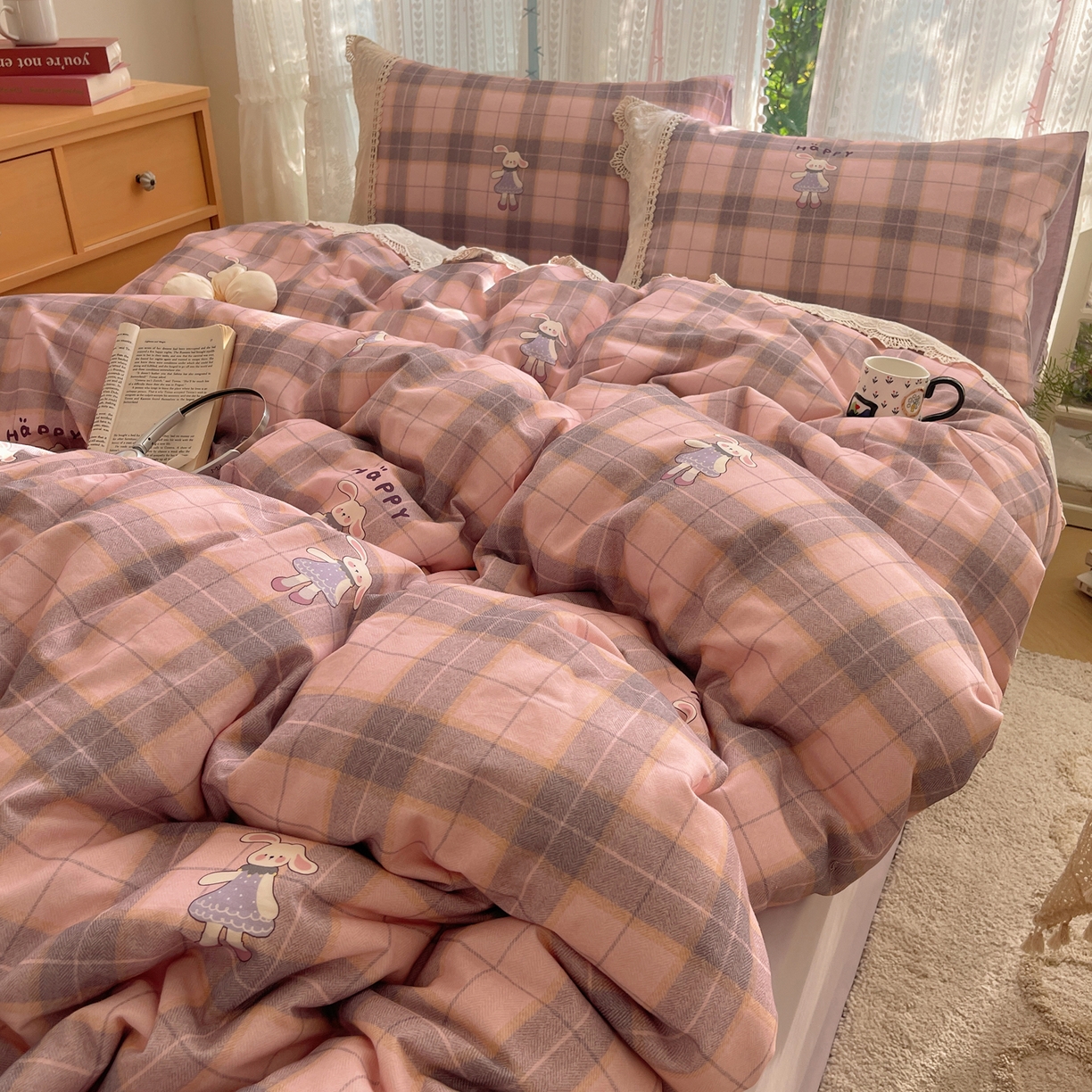 91家纺网 家纺一手货源 找家纺 雅居纺家纺 2025新款全棉纯棉韩版花边磨毛四件套 花边紫色小兔子