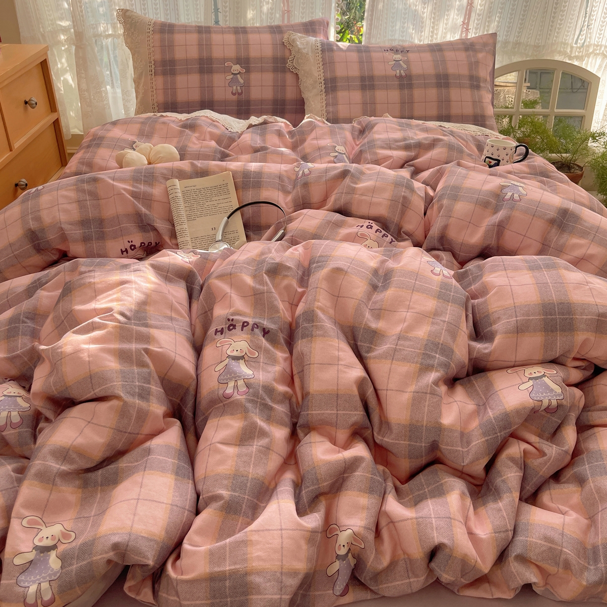 91家纺网 家纺一手货源 找家纺 雅居纺家纺 2025新款全棉纯棉韩版花边磨毛四件套 花边紫色小兔子