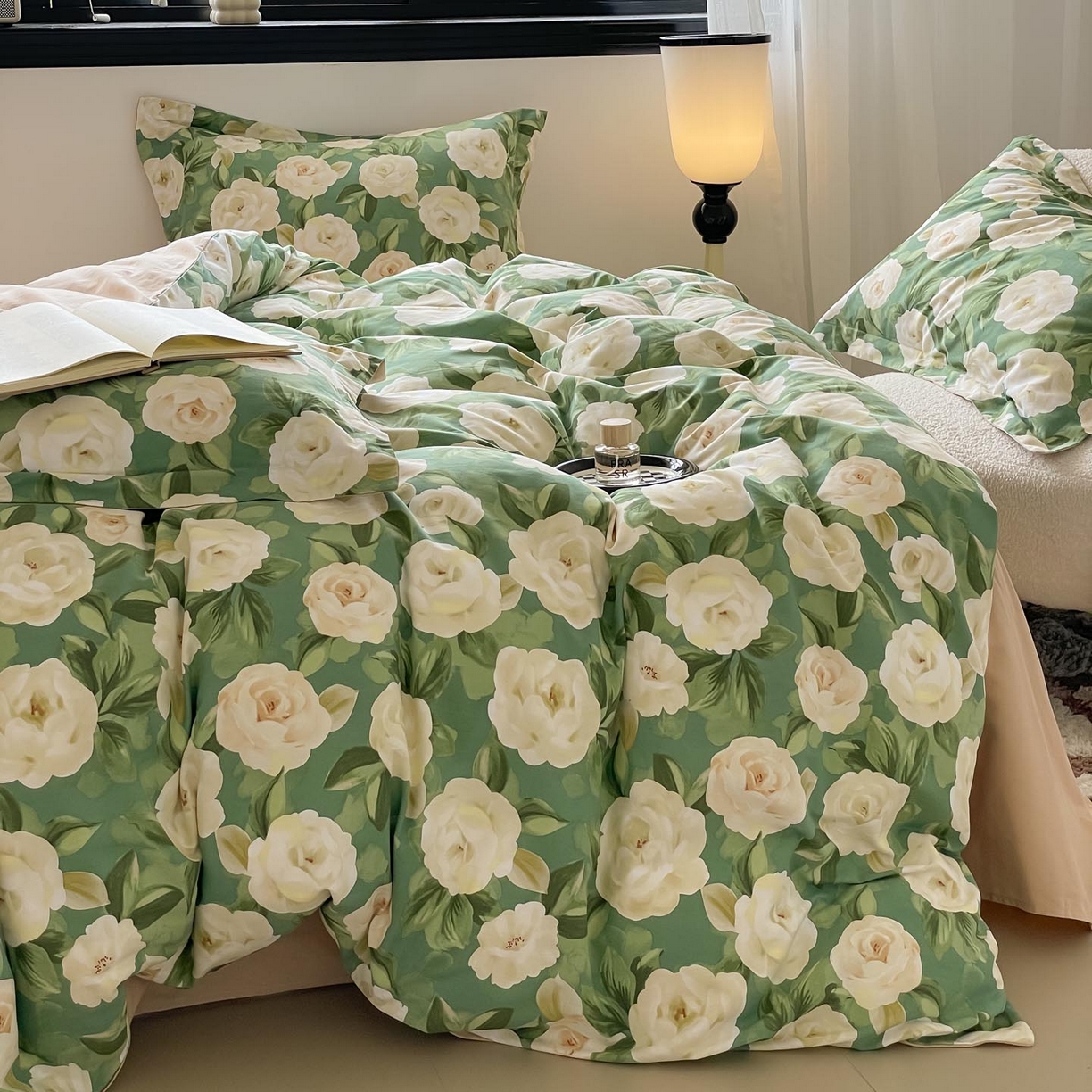 91家纺网 家纺一手货源 找家纺 涵宸家纺 2025新款加厚全棉磨毛印花四件套--罗马系列 场景二 F花田