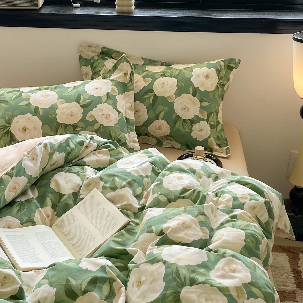 91家纺网 家纺一手货源 找家纺 涵宸家纺 2025新款加厚全棉磨毛印花四件套--罗马系列 场景二 F花田