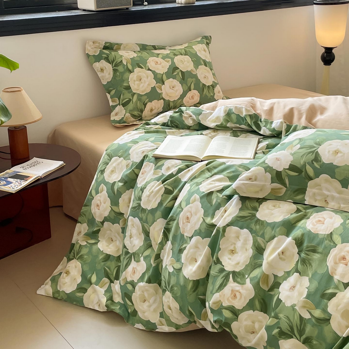 91家纺网 家纺一手货源 找家纺 涵宸家纺 2025新款加厚全棉磨毛印花四件套--罗马系列 场景二 F花田