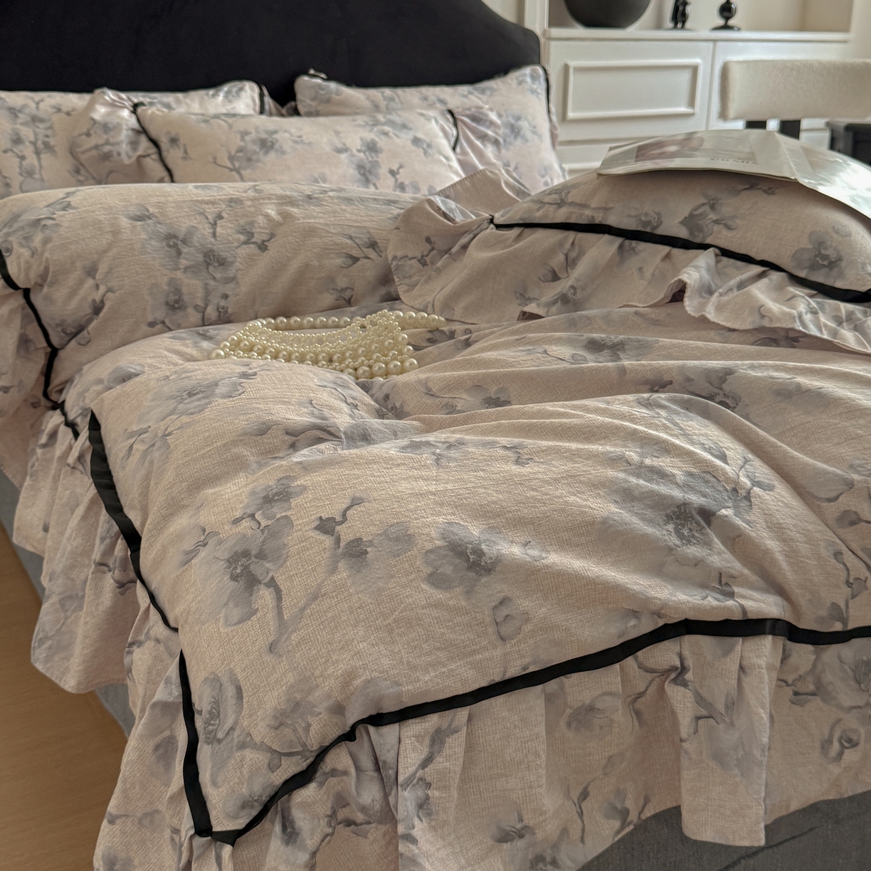 91家纺网 家纺一手货源 找家纺 吾欢心 2025新款法式加厚复古亚麻皱皱纱印花款四件套 花都密语