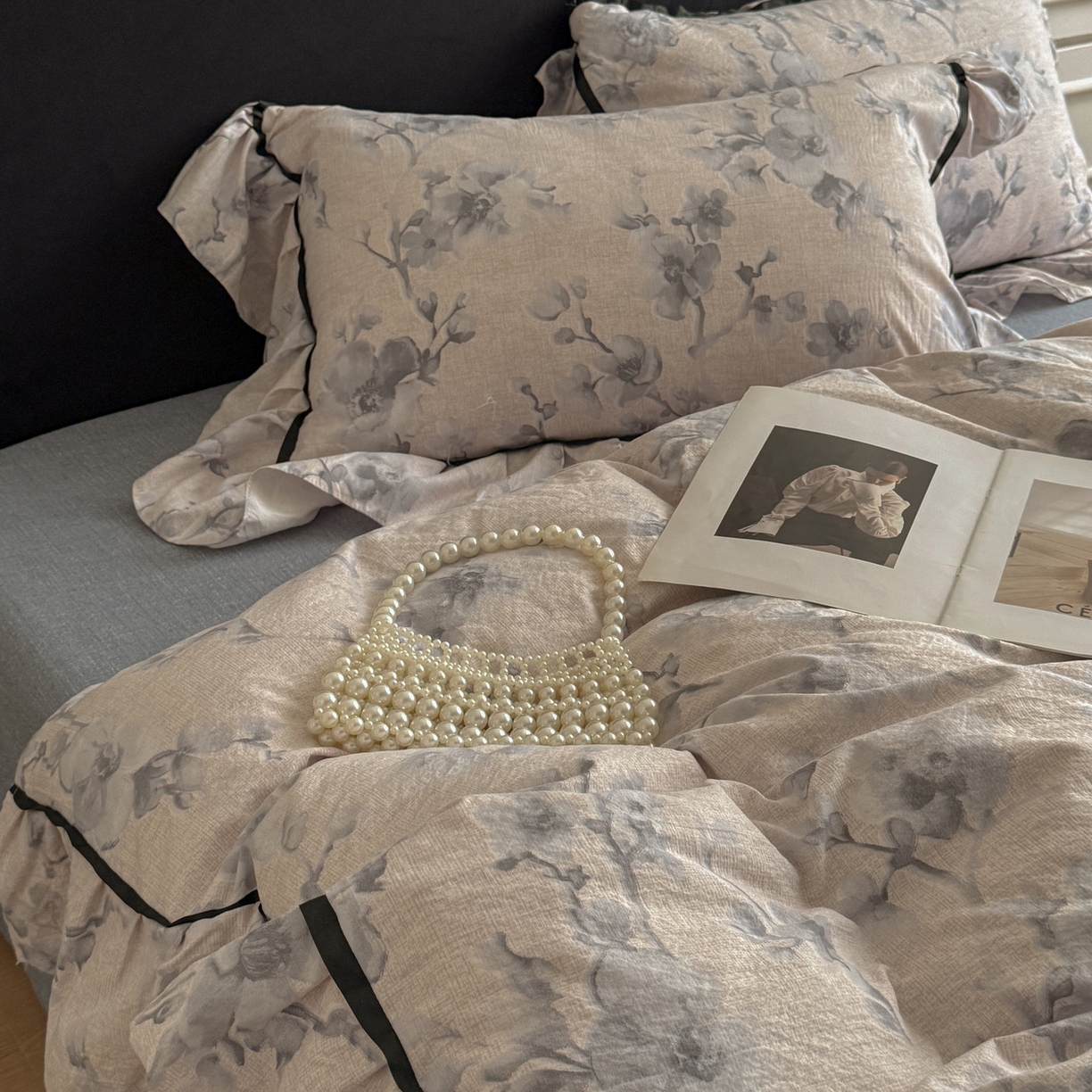 91家纺网 家纺一手货源 找家纺 吾欢心 2025新款法式加厚复古亚麻皱皱纱印花款四件套 花都密语